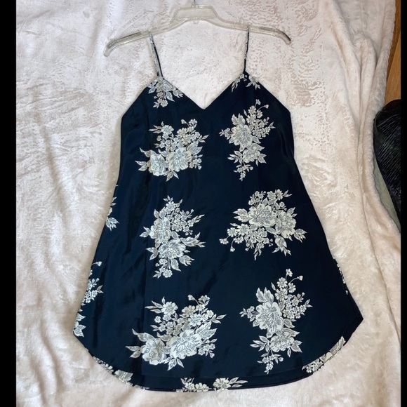 Calvin Klein Floral Nightie - Picture 1 of 4